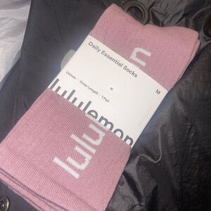 lululemon athletica Casual Socks - Mauve
Size Medium W 7 - 9  M 5.5 - 7.5